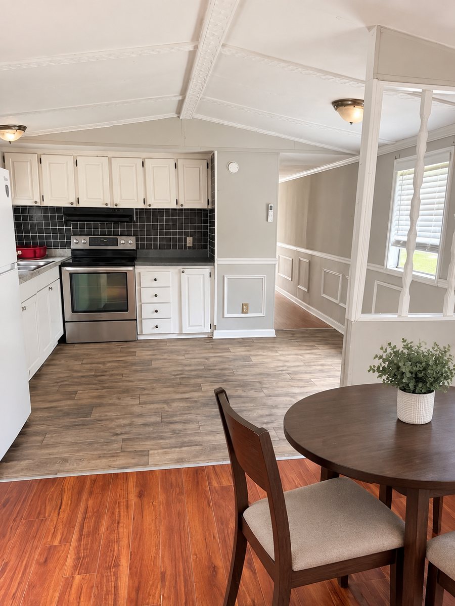 Photo 3 of 2 Bed / 1 Bath Mobile Home
